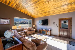 Spacious Cabin 5mi to YNP North Entrance sleeps 8 - Image 5