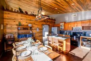 Spacious Cabin 5mi to YNP North Entrance sleeps 8 - Image 4