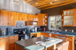 Spacious Cabin 5mi to YNP North Entrance sleeps 8 - Image 3