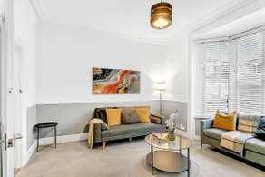 Homes Assist Stays - Spacious and Comfy 2-Bed Home Southampton, Sleeps 5 - Image 2