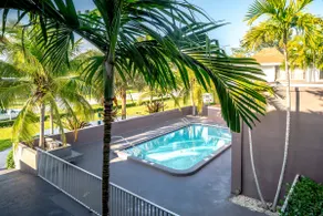 Modern Boca Condo Near FAU - 2 KING BR, Pool - Image 5