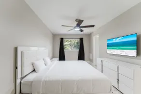 Modern Boca Condo Near FAU - 2 KING BR, Pool - Image 4