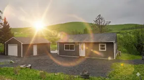 Peaceful Creekside Getaway-Summer Escape - Image 2