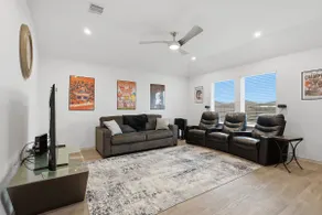 Sunset Creek Sanctuary - Spacious Family Home - Image 3