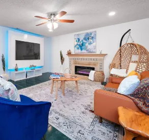 4B2B Pool Home Near ONT & Victoria Gardens - Image 2
