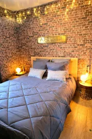 Retro Gaming Apartment – Free Parking - Image 2