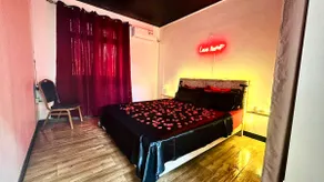 Love Room romantique avec jacuzzi prive & Parking - Image 5