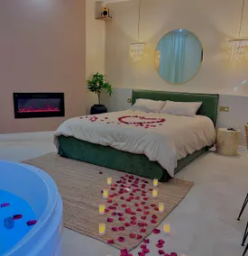 Romantic suite with spa, cinema and fireplace - Image 2
