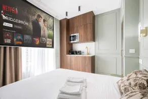 JIJI Suites • Suite signature Cinéma • Paris Orly - Image 2