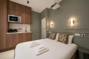 JIJI Suites • Suite signature Cinéma • Paris Orly - Image 5