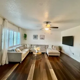 Cozy 3 BD Apt 3 miles from the beach •Pool• 124 - Image 2