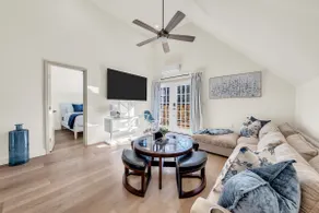 Serene getaway, refreshing, King bed, 75” TV - Image 3