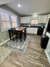 Newly remodeled 4 bed 3 bath close to Columbia! - Image 5