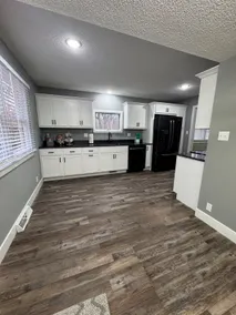 Newly remodeled 4 bed 3 bath close to Columbia! - Image 3