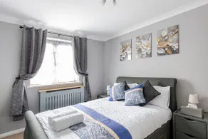 Luxurious 2BR Apt near O2 arena & Excel London with Parking Facilities - Image 4
