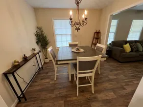 Cozy Family Home In a Very Tranquil Neighborhoood - Image 4