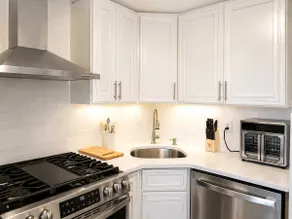 Beautiful & Elegant 3 bedroom 2nd floor apartment - Image 2