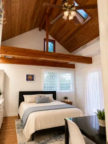 Quiet/private/suite W/Kitchen& Parking near beach - Image 2