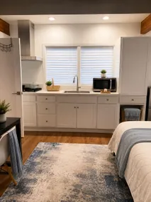 Quiet/private/suite W/Kitchen& Parking near beach - Image 3