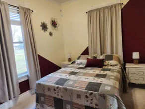 Charming Newly Renovated WheelchairAccessible Home - Image 5