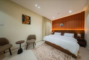 Apartment with a bedroom, a living room and a very special large kitchen - Image 2