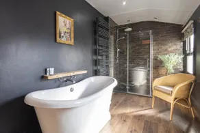 Victorian Beach Retreat, Sleeps 8, Dog Friendly - Image 2