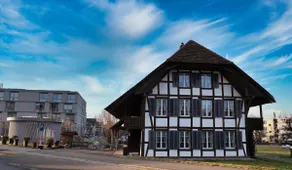 The centrally located accommodation with charm. - Image 4