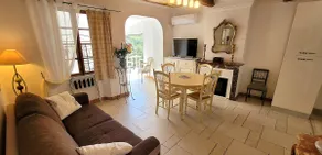 Suite 4, Ana Karina - Image 2