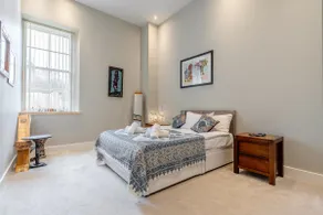 Quirky & Stylish 2-bed Retreat in Edinburgh - Image 2