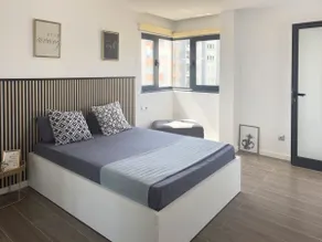 Modern 2-bdr apt with rooftop pool - LCGR - Image 4