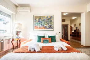 Bright Apartment 2 Min from Metro Station - Image 5