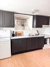 Conveniently located and cozy apartment with alcove bedrooms. - Image 3