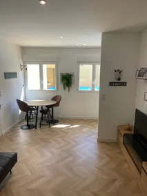 4-person apartment with pool and sea - Image 3