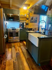 Quiet and cozy log cabin retreat in the woods - Image 2