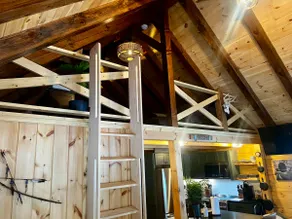 Quiet and cozy log cabin retreat in the woods - Image 4