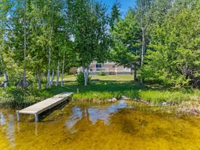 Lakefront 3 Bedroom Retreat on Susan Lake-5 minutes from Charlevoix - Image 4