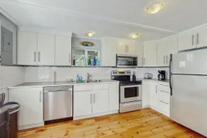 2 BR home walking distance to beach, dog friendly - Image 5