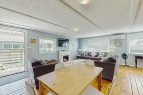 2 BR home walking distance to beach, dog friendly - Image 4