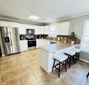 The White Magnolia | Clean & Cozy Retreat! - Image 4