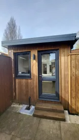 The Garden Room - Modern Studio with Free Parking - Image 2