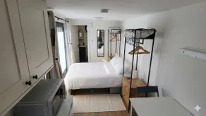 The Garden Room - Modern Studio with Free Parking - Image 4