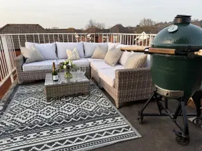 Modern and plush flat with roof garden - Image 3