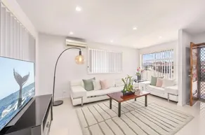 Convenient Home in Canley Heights - Image 2