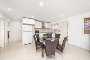 Convenient Home in Canley Heights - Image 4