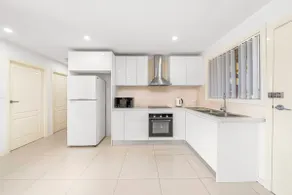 Convenient Home in Canley Heights - Image 3