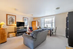 Retro Art Deco 2Bed with Parking in Thames Ditton - Pass the Keys - Image 2