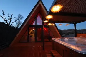 Love Room : Cabane A-Frame & Spa Privatif - Image 2