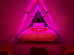 Love Room : Cabane A-Frame & Spa Privatif - Image 5