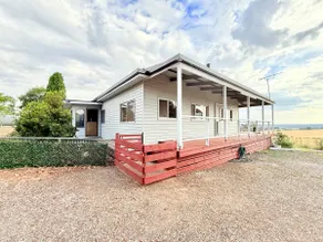 Quiet Farm-Style Retreat with Scenic Views - Image 3