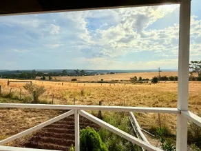 Quiet Farm-Style Retreat with Scenic Views - Image 2